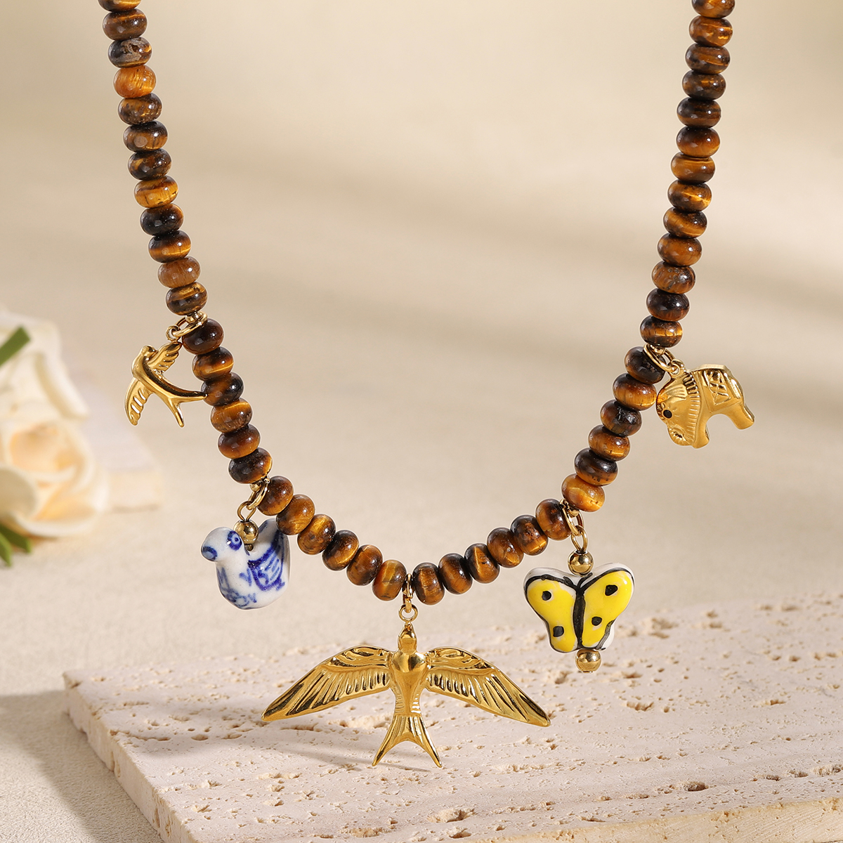 Butterfly Clasp Deployant - Vintage Multi-Tier-Charm Halskette mit Tigerauge-Perlen, handbemalter