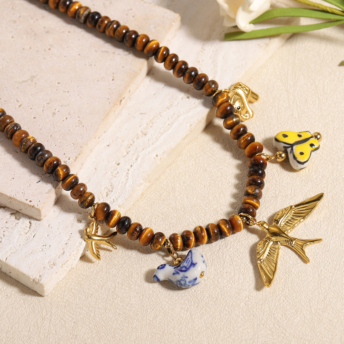 Vintage Multi-Tier-Charm Halsk – Butterfly Clasp Deployant Bewertung und Preis
