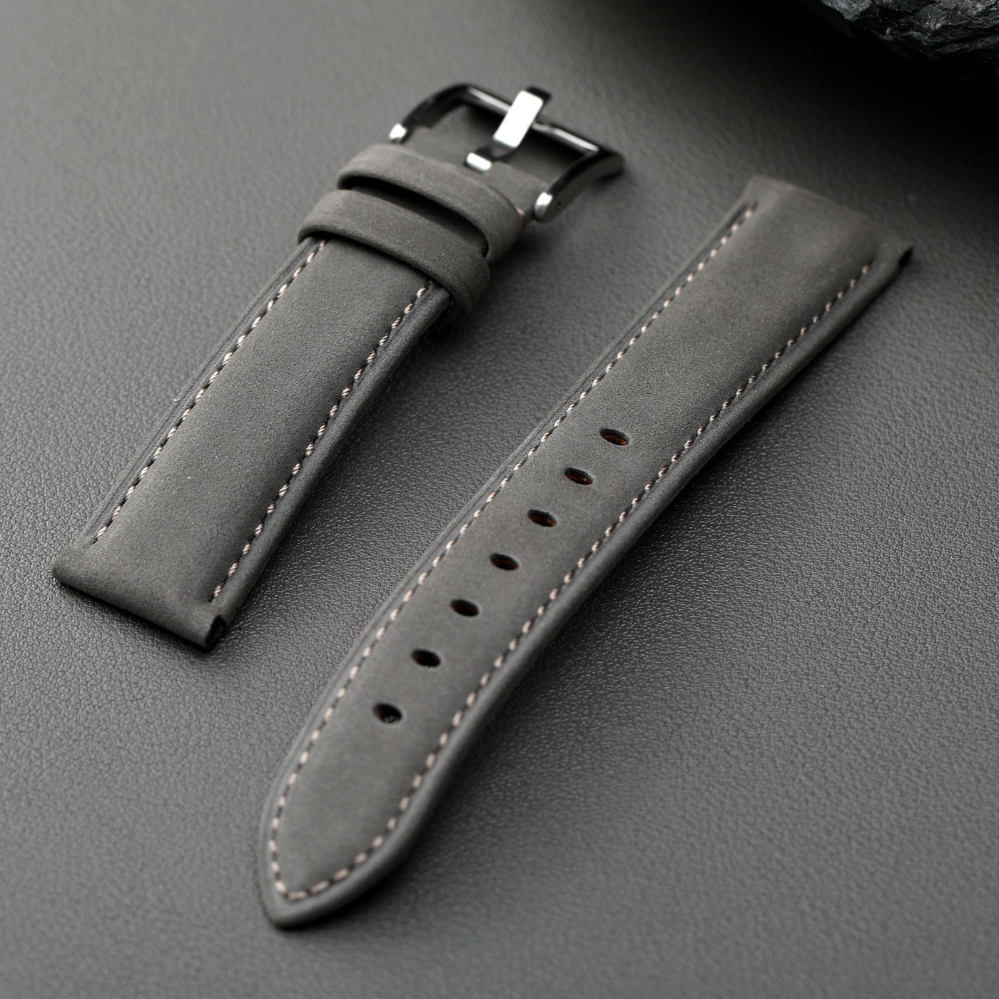 Handgefertigtes graues Echtled – Suede Strap Watch Bewertung und Preis
