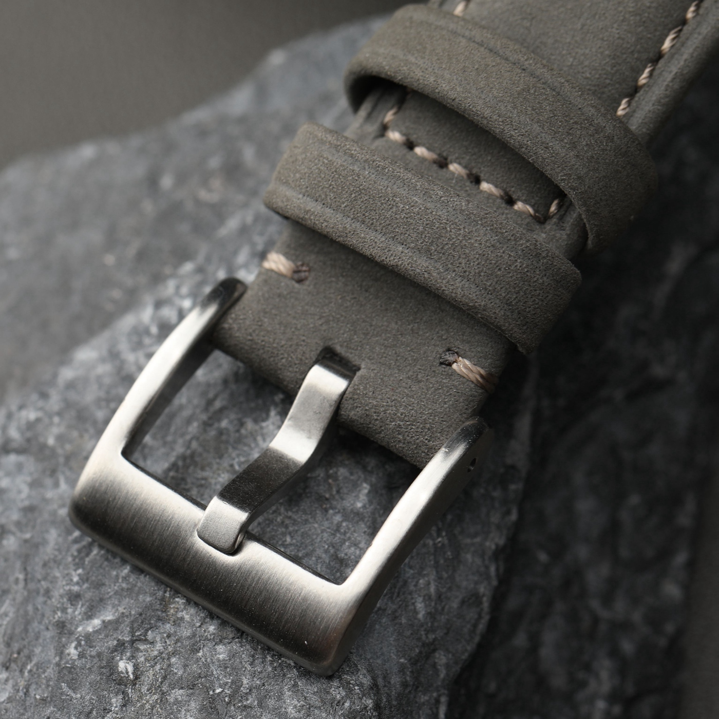Handgefertigtes graues Echtled – Suede Strap Watch Bewertung und Preis